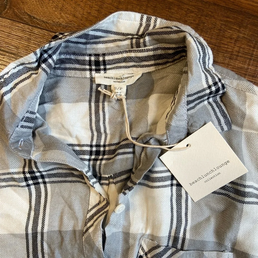 NWT Beach Lunch Lounge Women's Flannel Button-Up shirt Black Grey Plaid Small
